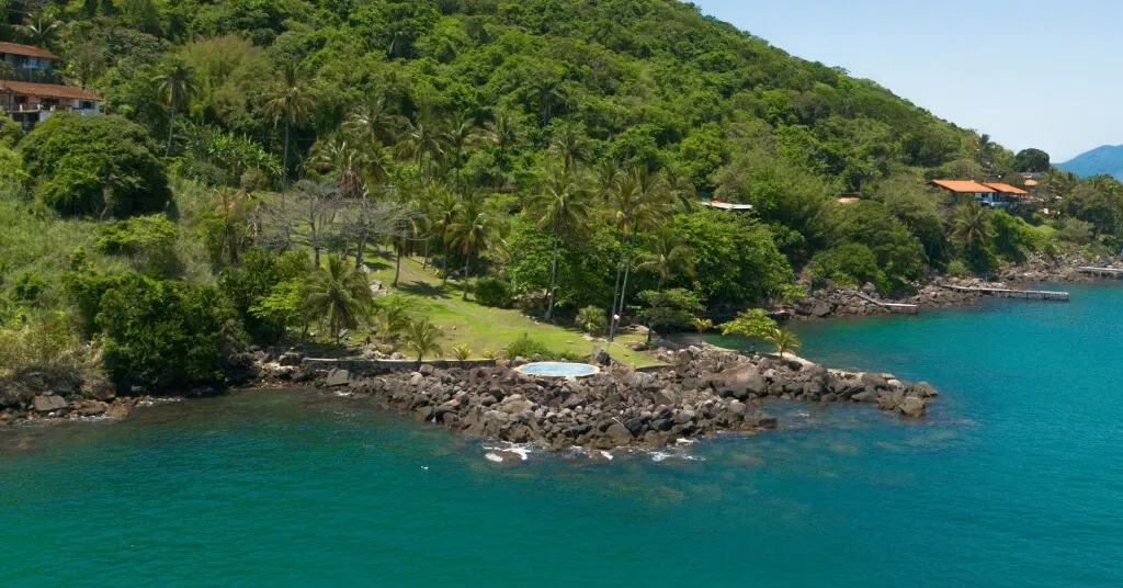 Como comprar imóvel em Ilhabela: guia para quem mora fora e não quer errar