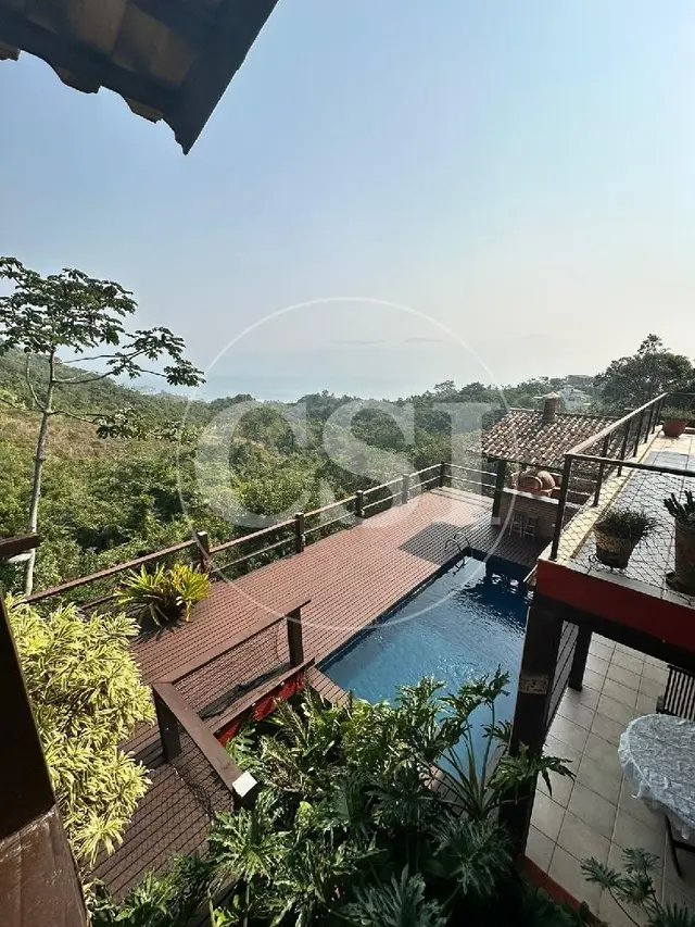 Casa de Alto Padrão com Paisagismo Exuberante – Norte de Ilhabela - Ilhabela/SP