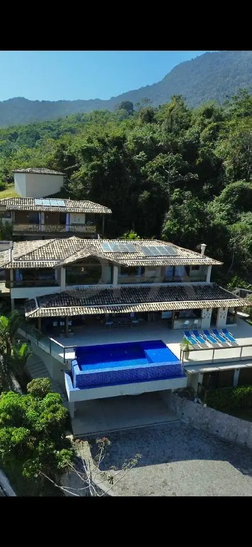 Mansão Exclusiva com 9 Suítes e Vista Deslumbrante no Norte de Ilhabela/SP