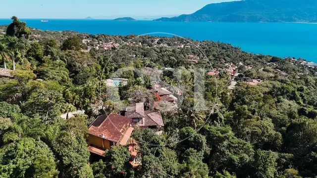 Casa rústica integrada à natureza com vista para o mar – Sul de Ilhabela/SP