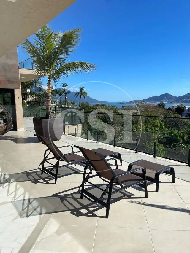 Casa de alto padrão com vista permanente para o mar – Região Norte de Ilhabela/SP