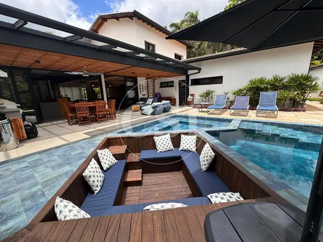 Casa exclusiva em condomínio no Itaquanduba – a poucos passos do mar - Ilhabela /SP