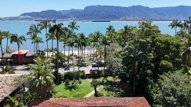 Casa à beira-mar com 4 suites no Perequê - Ilhabela/SP