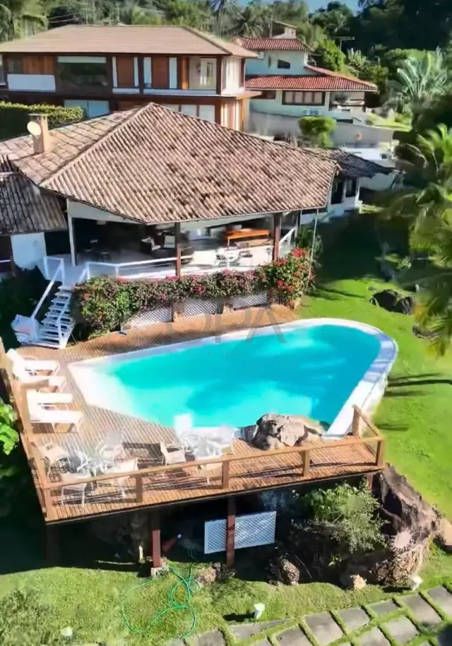 Propriedade pé-na-areia exclusiva na costeira sul de Ilhabela/SP
