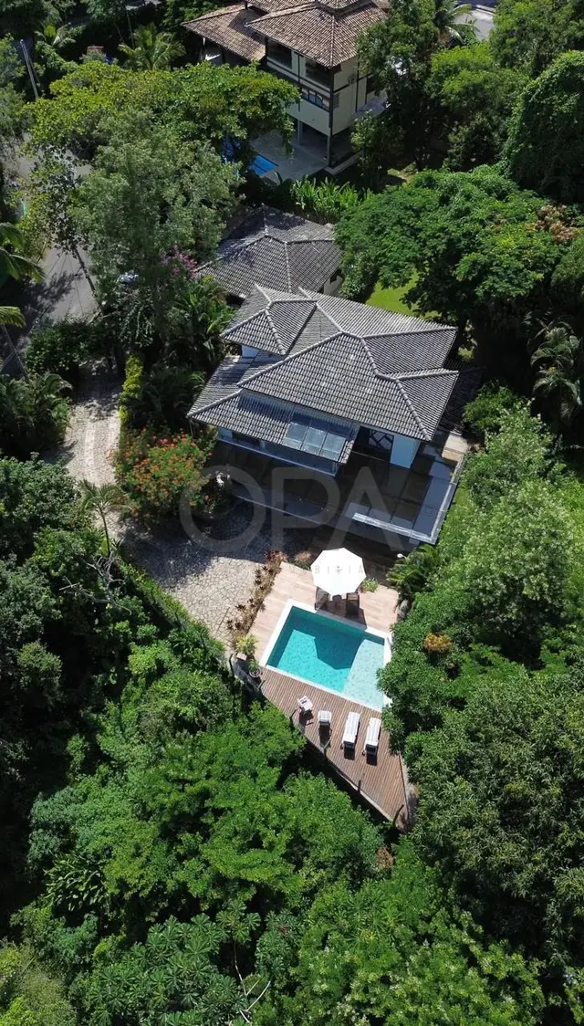 Duas Casas em Um Só Terreno: Conforto, Lazer e Potencial de Investimento! - Ilhabela/SP