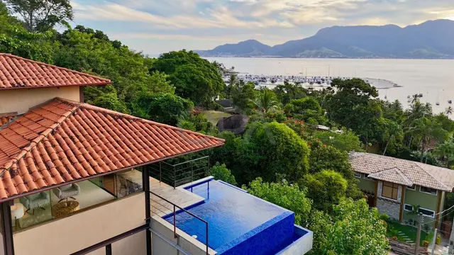 Casa em condomínio fechado com vista pro canal - Ilhabela/SP