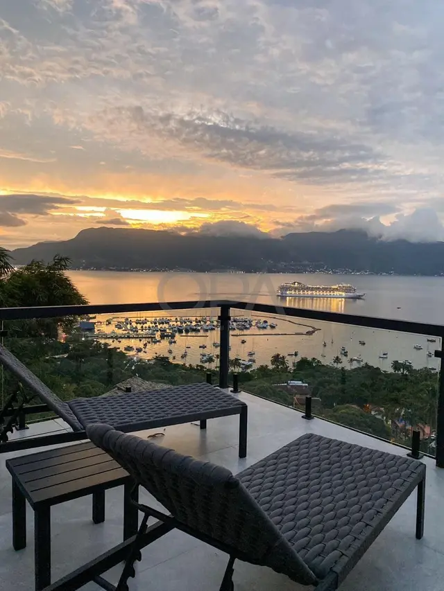 Casa espetacular com vista para o Yate Clube de Ilhabela, em condomínio fechado – Ilhabela/SP