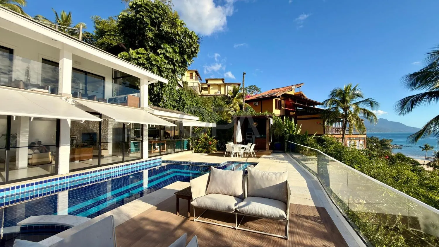 Casa com vista absoluta para o mar na Siriuba - Ilhabela/SP