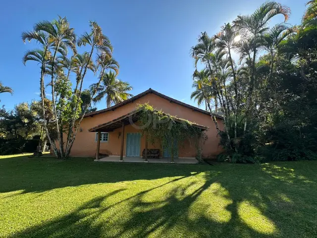 Casa clássica de praia em 3 lotes